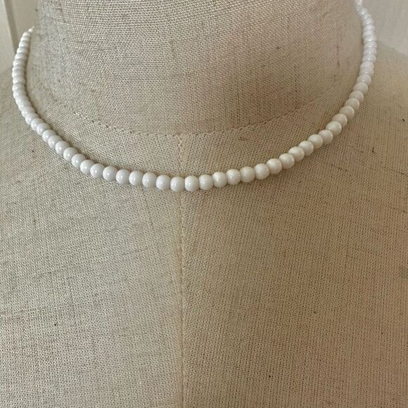 Trifari white beaded choker necklace - Picture 1 of 7